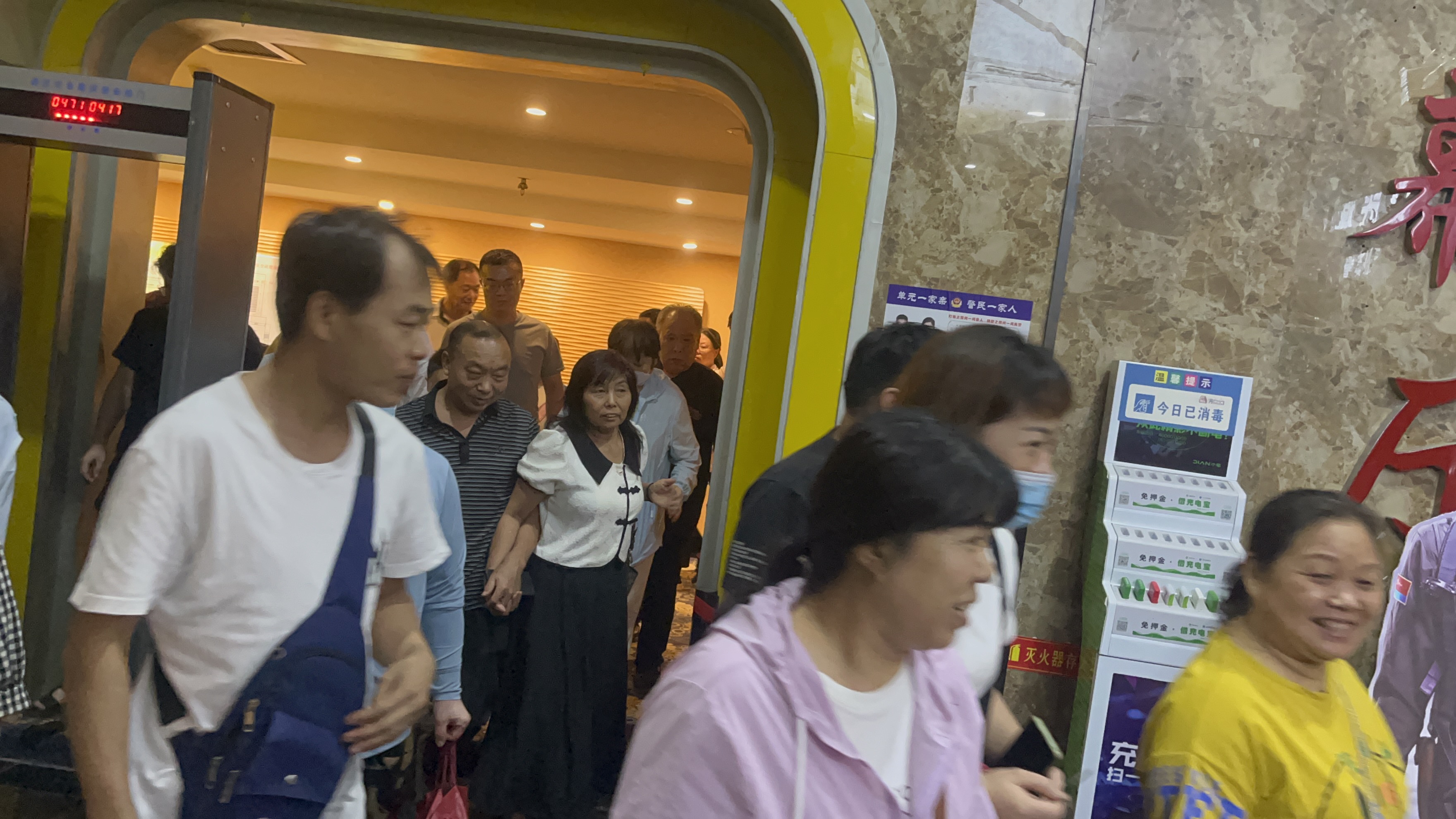【力威新聞】公司包場(chǎng)看電影，員工和家人齊聚，共同提高反詐意識(shí)